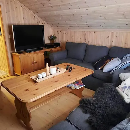 Familiehytte Pa Botn, Vagslid Til Leie *